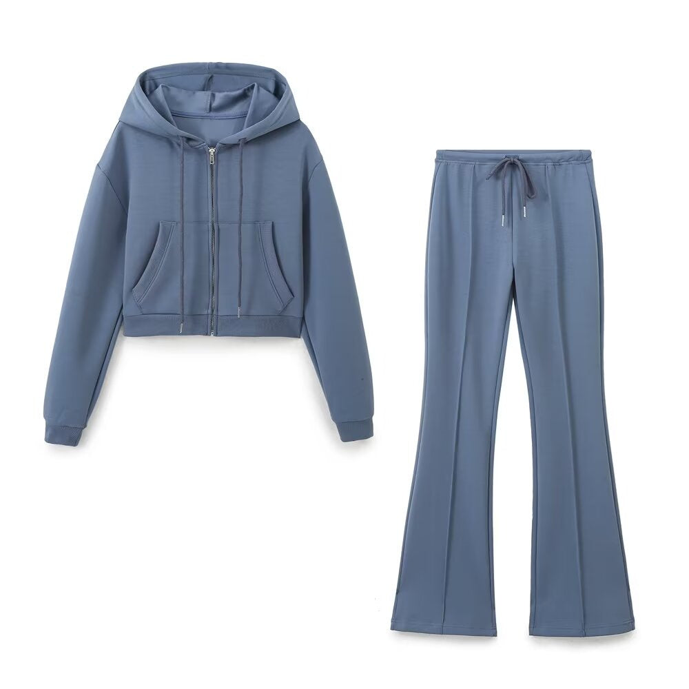 Set mit Kapuzen-Sweatshirt-Jacke und Trompetenhose