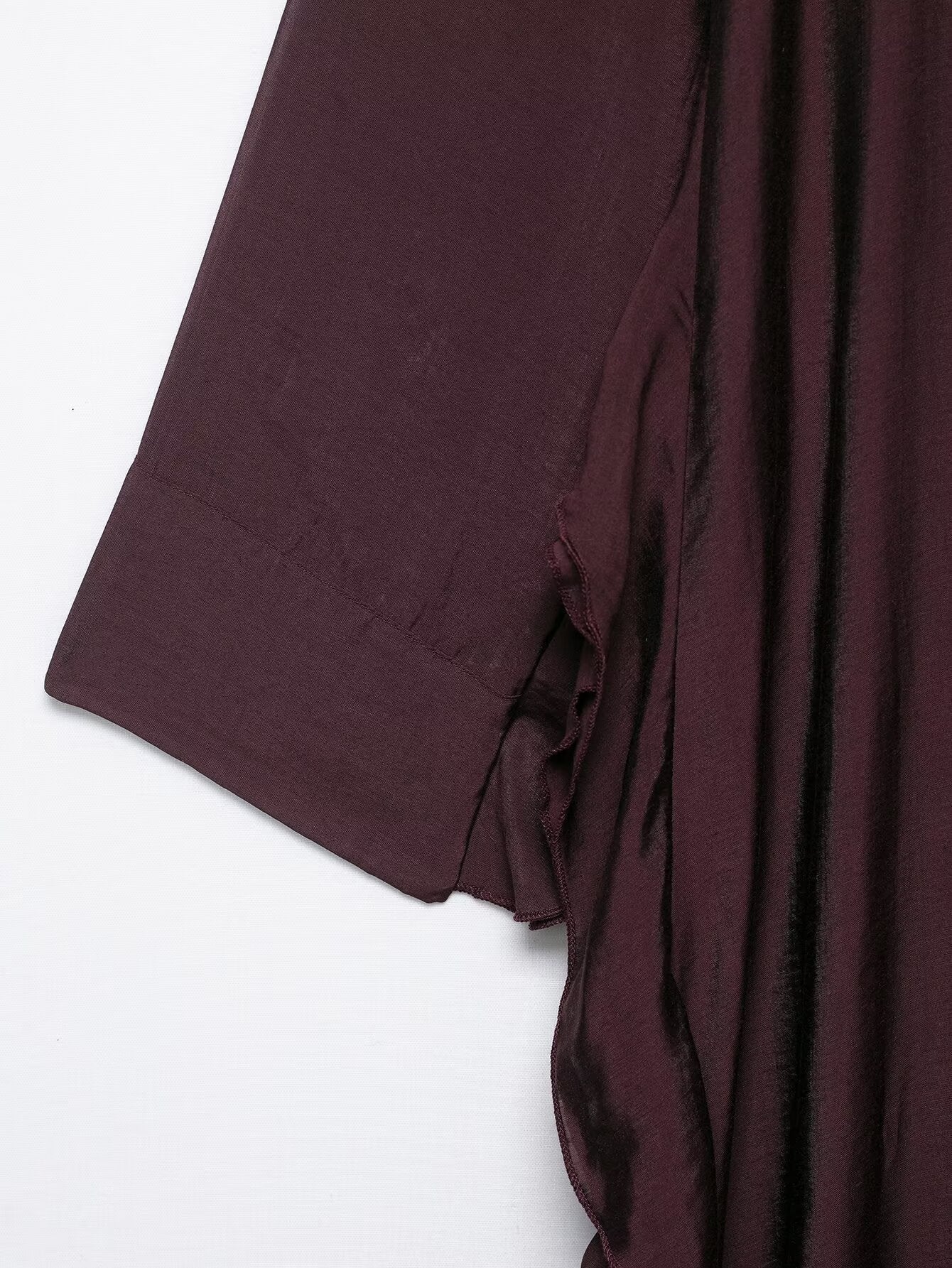 Elegantes, langes Kleid mit Fledermausärmeln, Rüschen