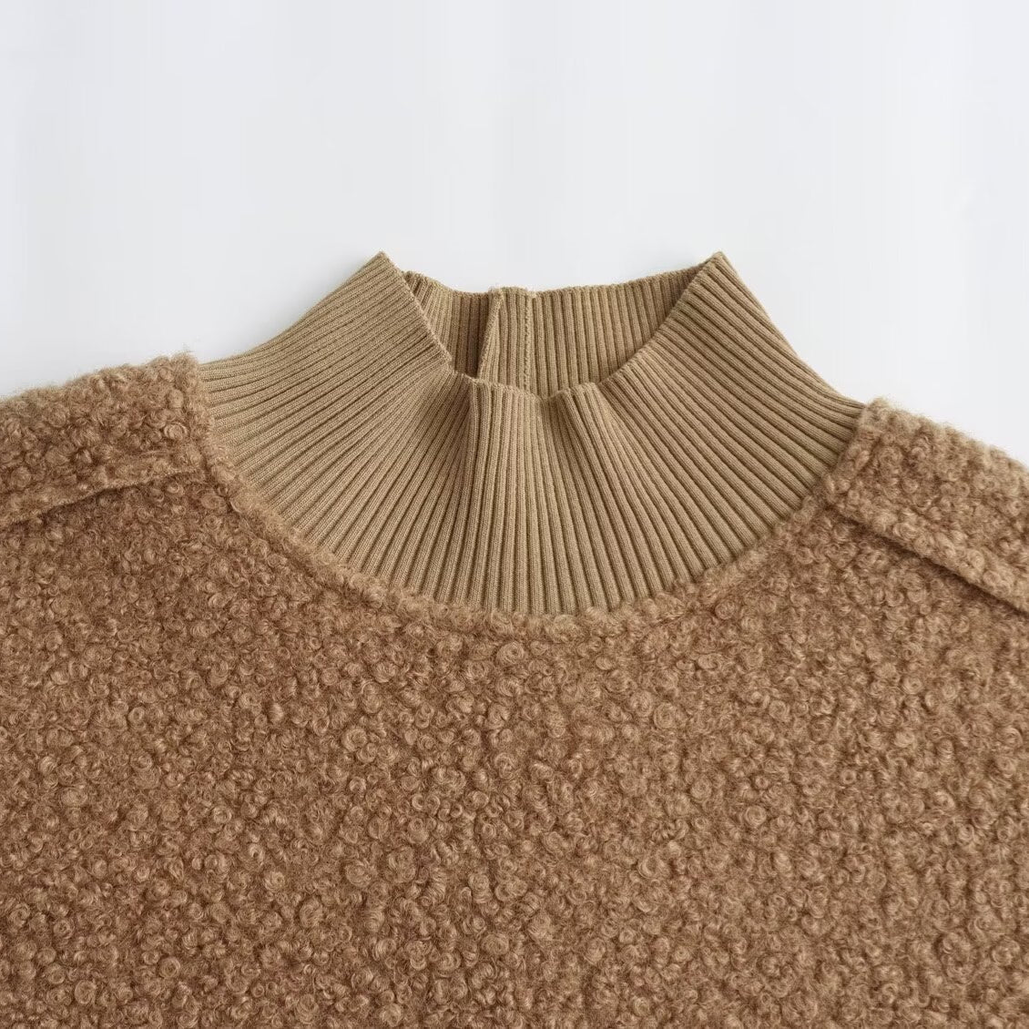 Cozy Mock Neck Sweatshirt with Wide Sleeves – Relaxed Fit Pullover