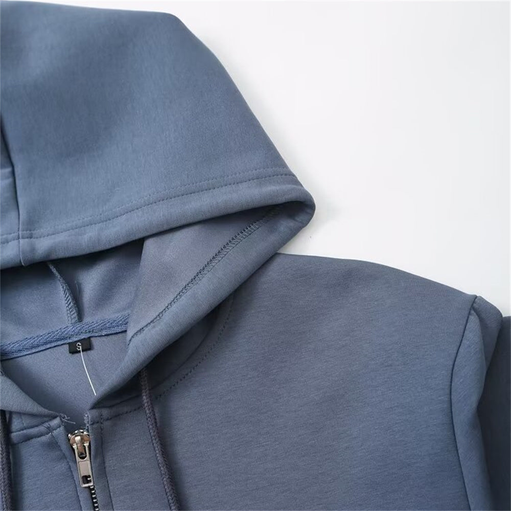 Set mit Kapuzen-Sweatshirt-Jacke und Trompetenhose