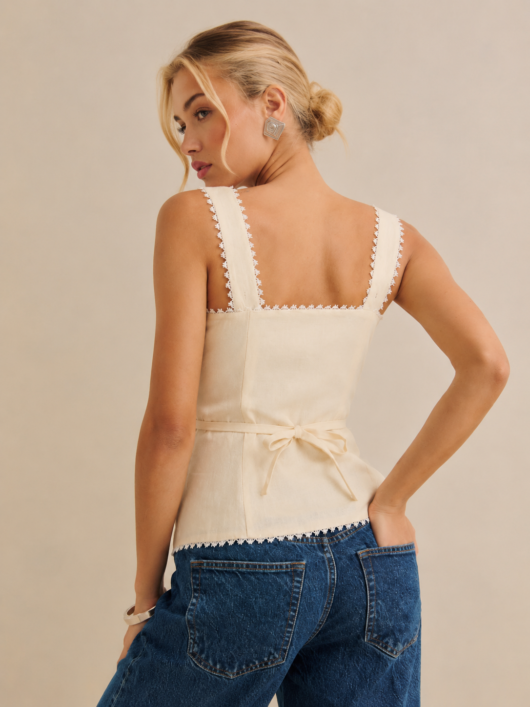 Ivory Muse Top – Elegantes Vintage Lace Top in Creme