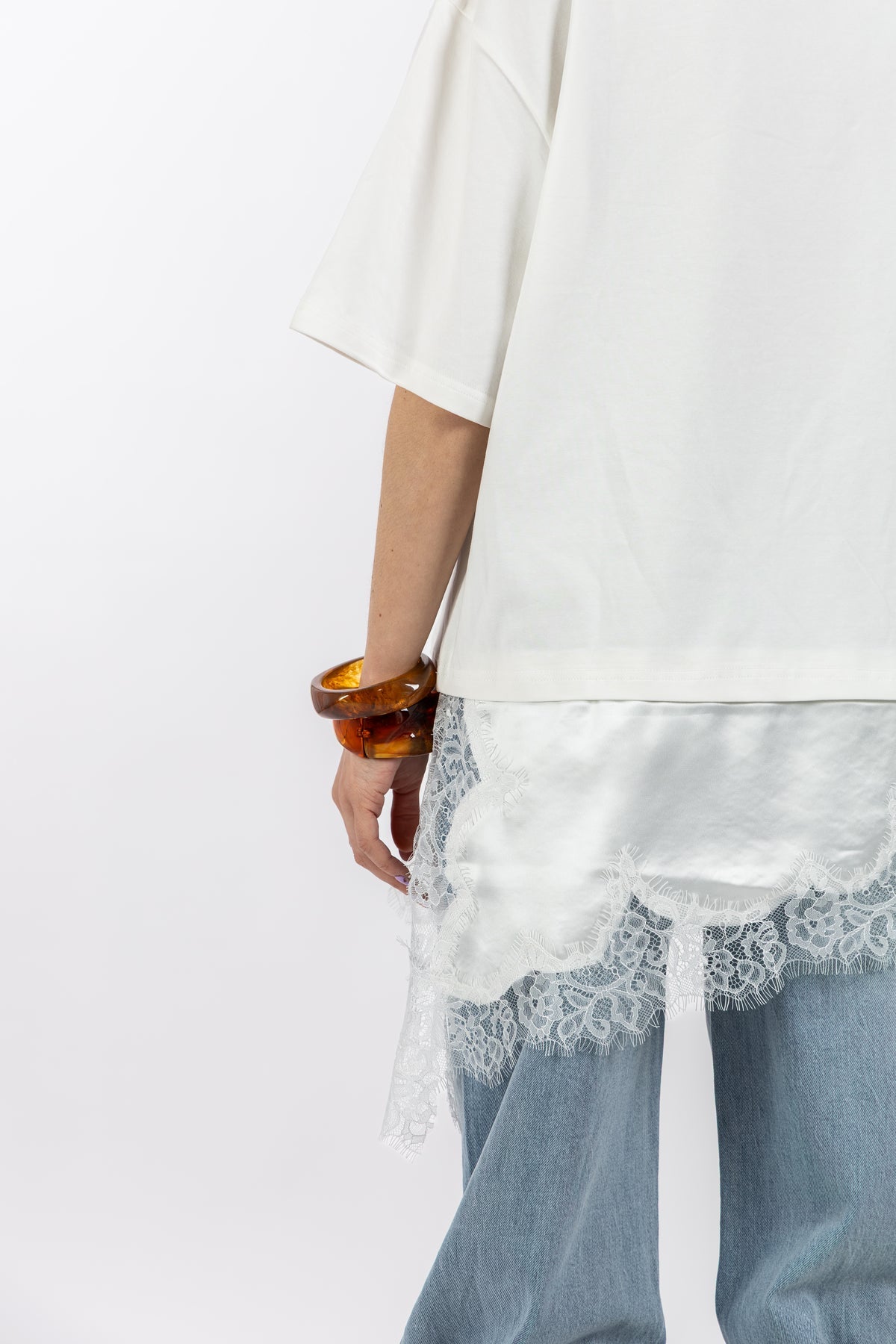 Éloise Lace Tee – Elegantes Oversize Damen T-Shirt mit Satin & Spitze